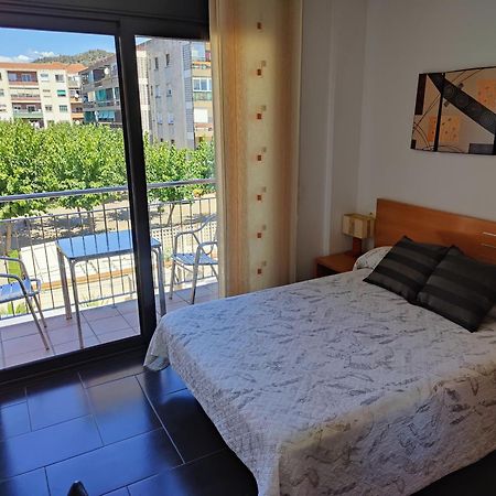 Hostal Manel Пінеза-да-Мар Екстер'єр фото