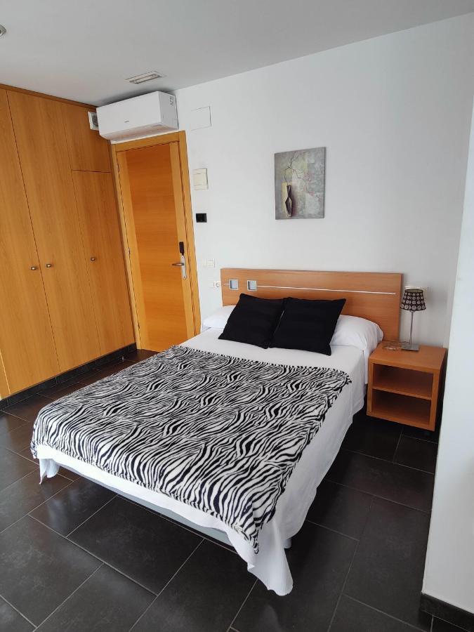 Hostal Manel Пінеза-да-Мар Екстер'єр фото