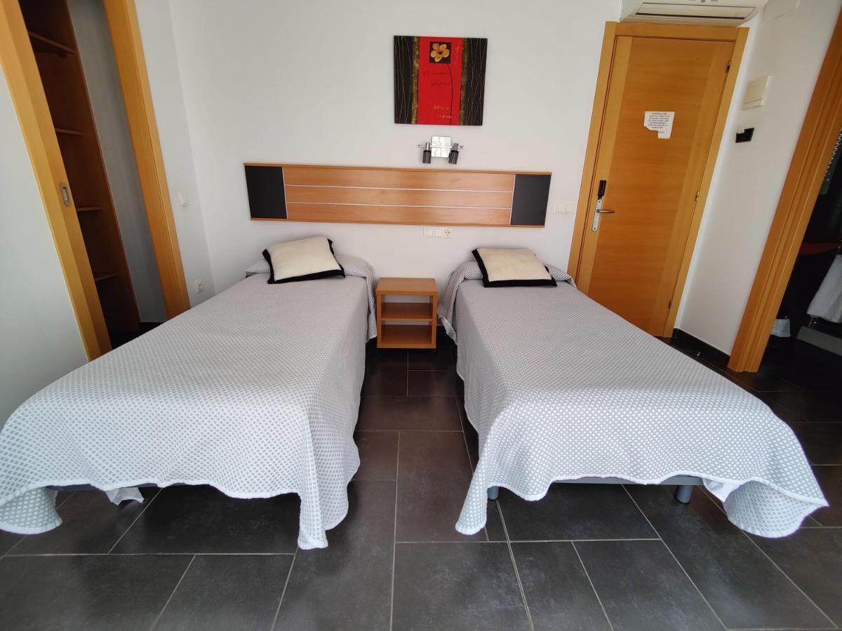 Hostal Manel Пінеза-да-Мар Екстер'єр фото