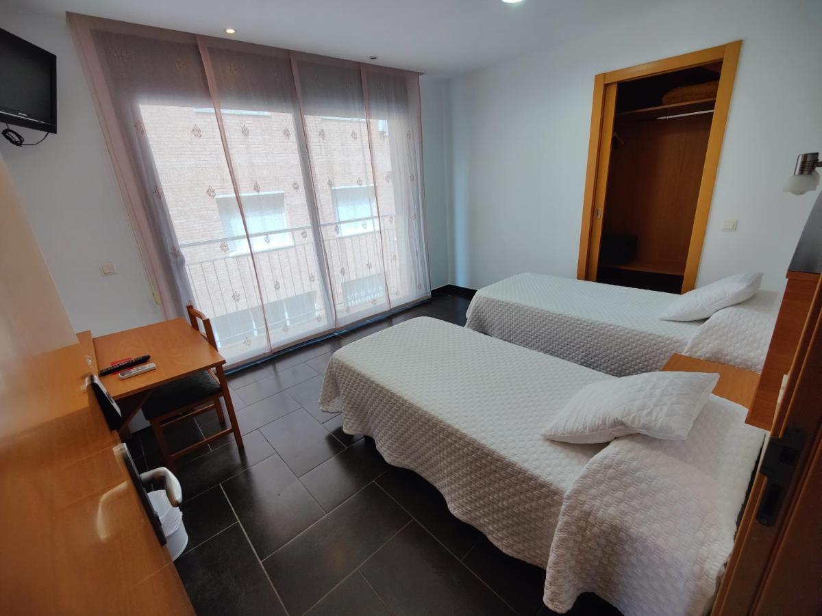 Hostal Manel Пінеза-да-Мар Екстер'єр фото
