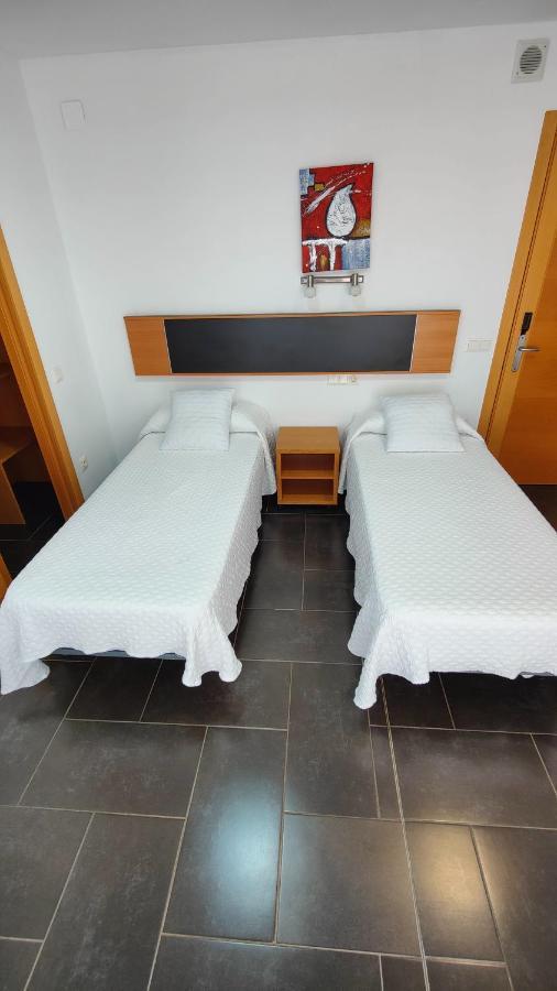 Hostal Manel Пінеза-да-Мар Екстер'єр фото