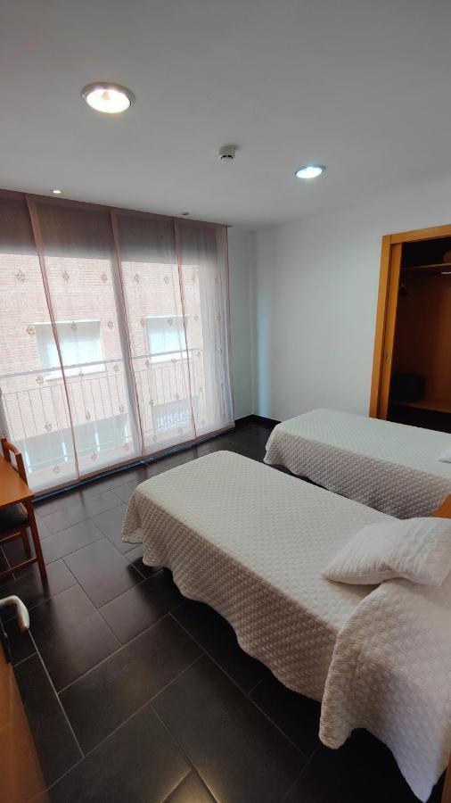 Hostal Manel Пінеза-да-Мар Екстер'єр фото