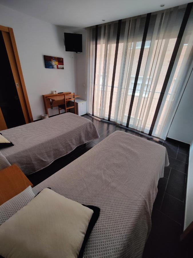 Hostal Manel Пінеза-да-Мар Екстер'єр фото