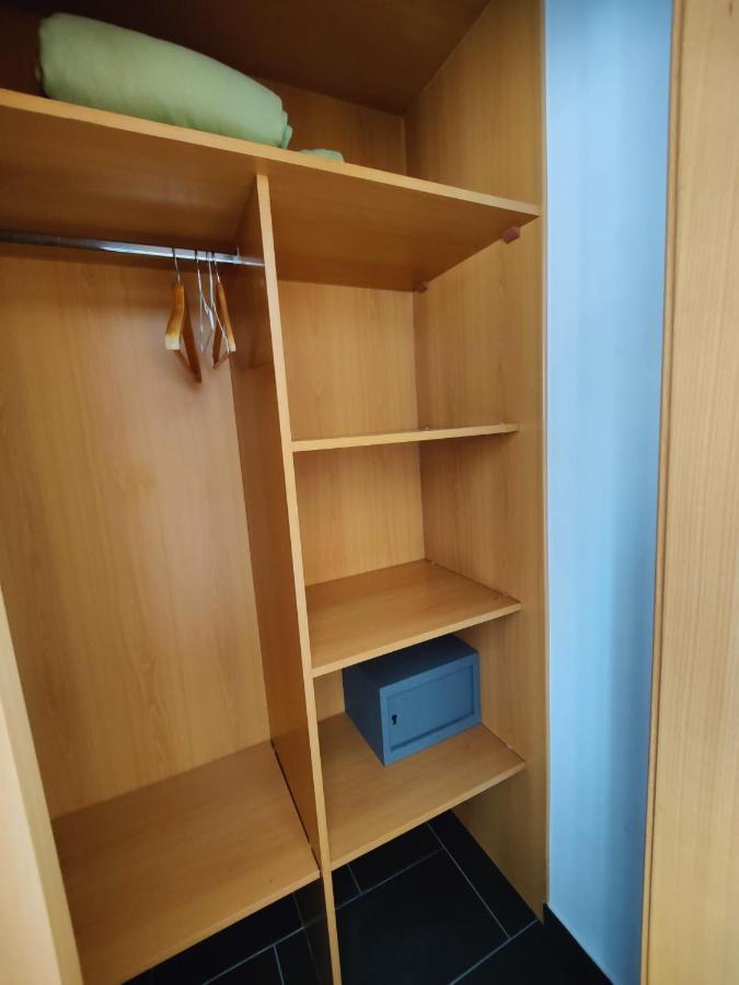 Hostal Manel Пінеза-да-Мар Екстер'єр фото