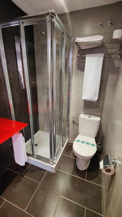 Hostal Manel Пінеза-да-Мар Екстер'єр фото