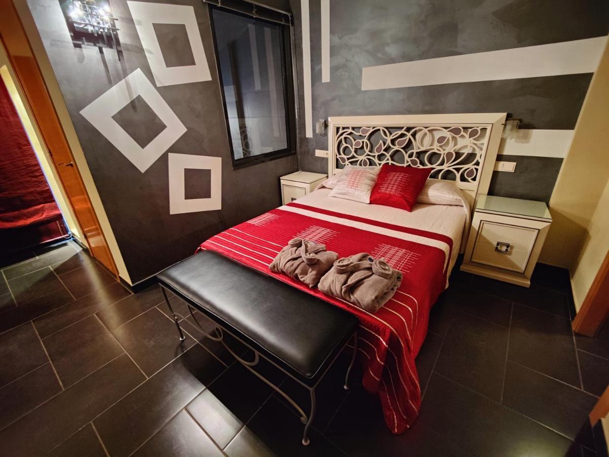Hostal Manel Пінеза-да-Мар Екстер'єр фото