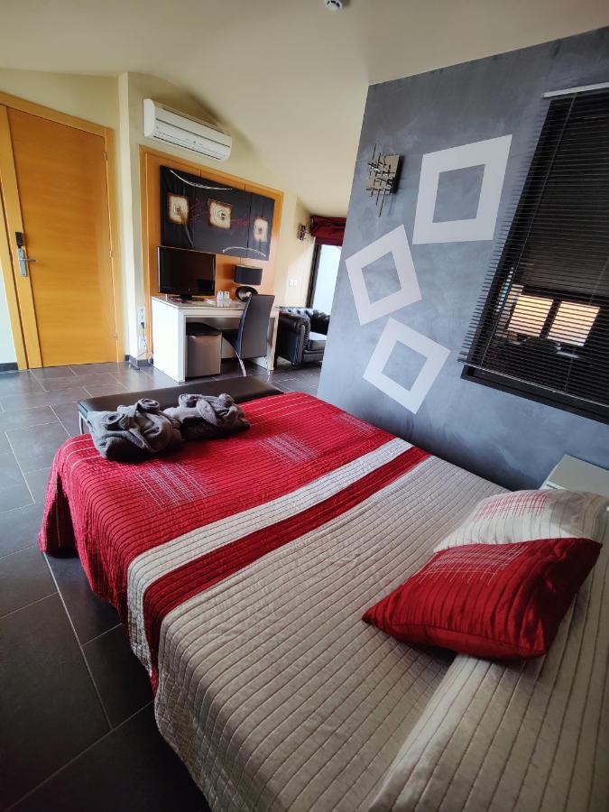 Hostal Manel Пінеза-да-Мар Екстер'єр фото