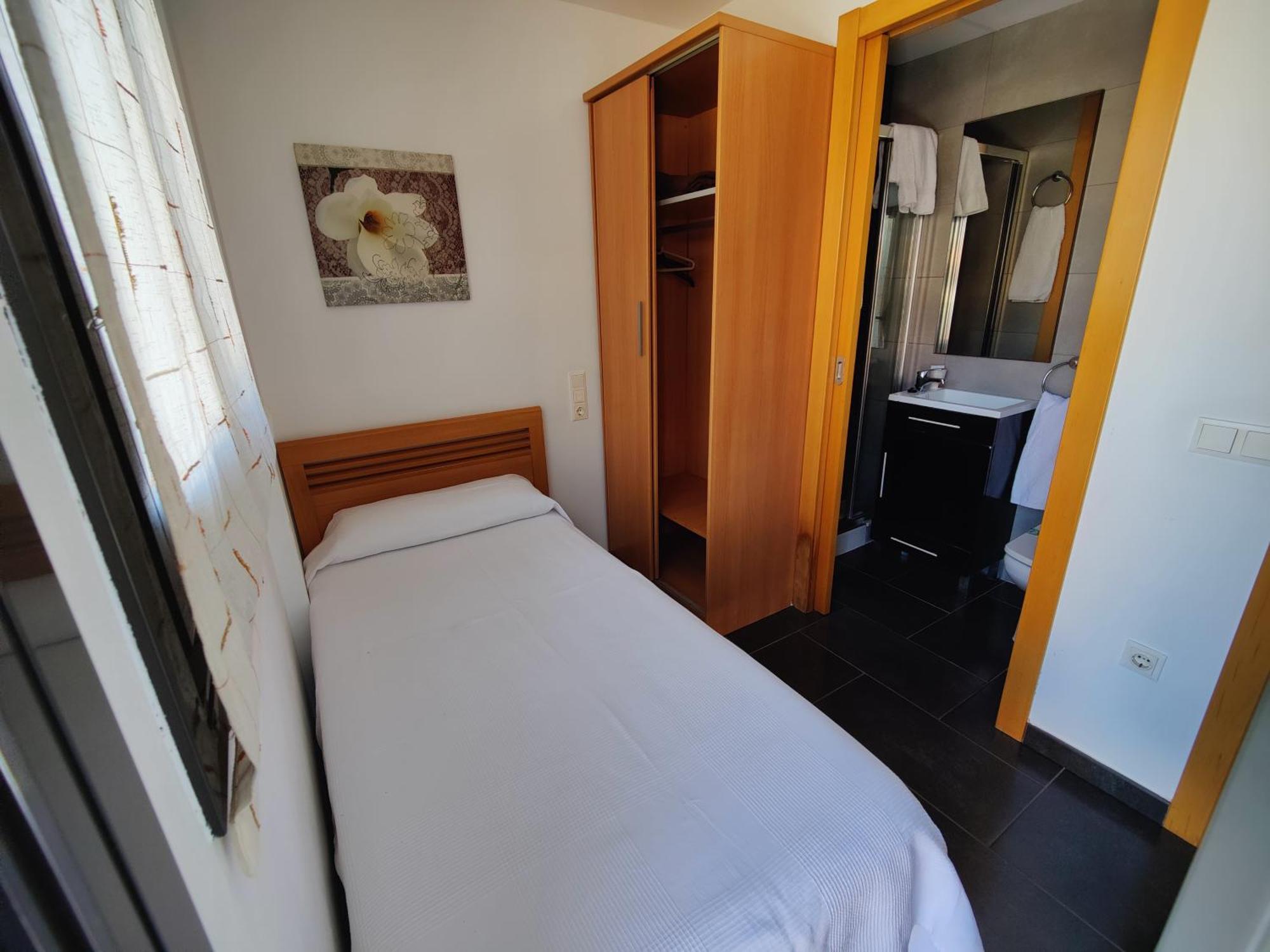 Hostal Manel Пінеза-да-Мар Екстер'єр фото