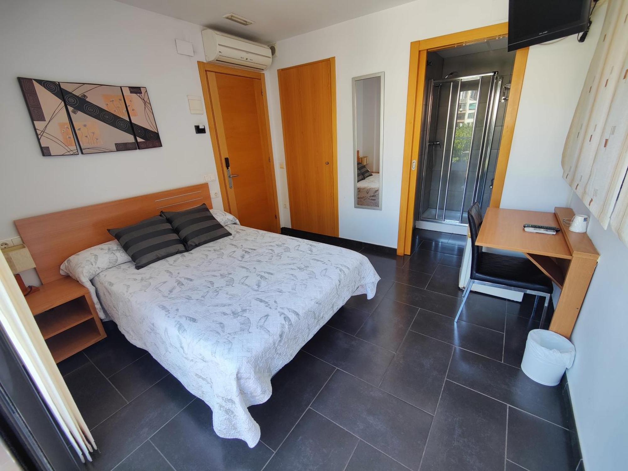 Hostal Manel Пінеза-да-Мар Екстер'єр фото