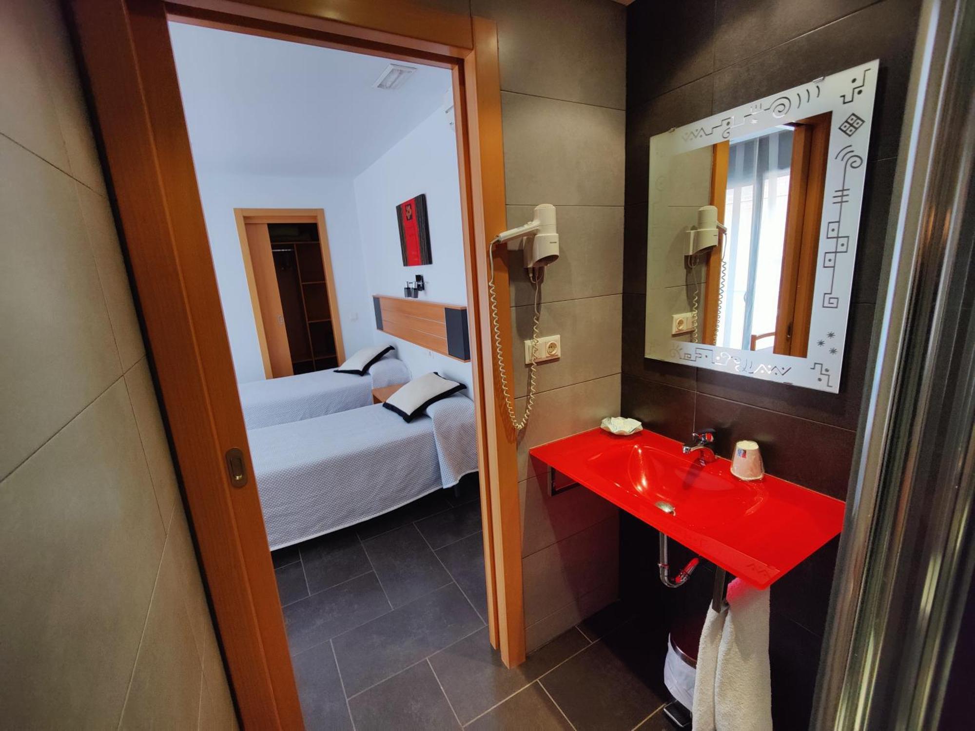 Hostal Manel Пінеза-да-Мар Екстер'єр фото