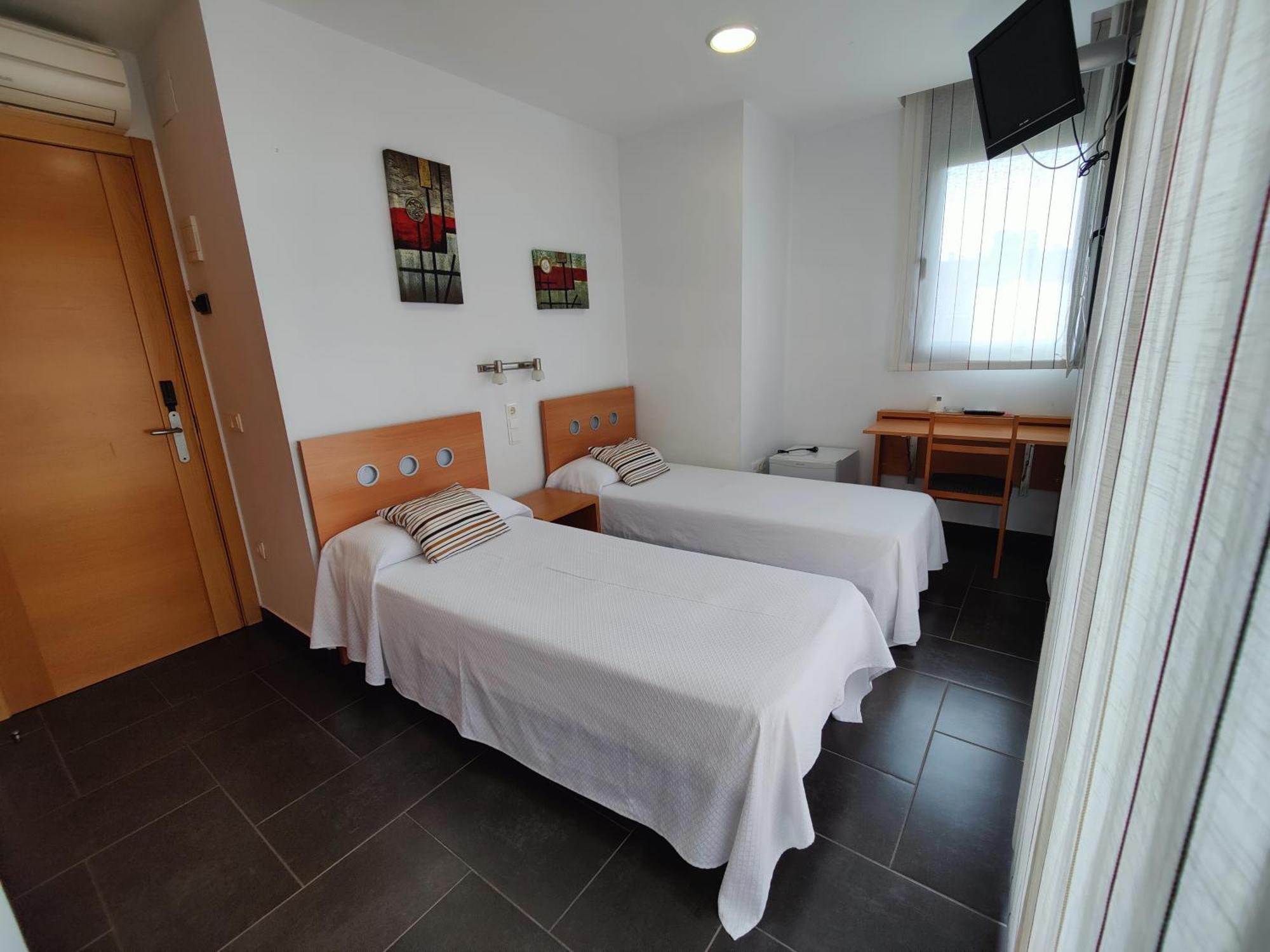 Hostal Manel Пінеза-да-Мар Екстер'єр фото