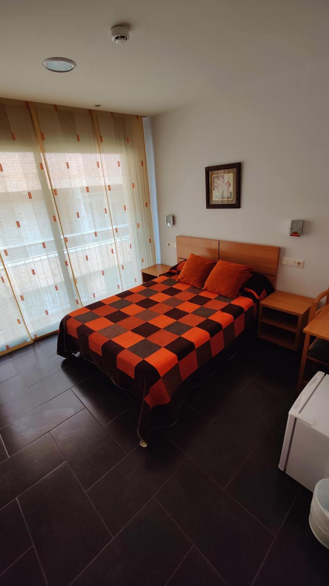 Hostal Manel Пінеза-да-Мар Екстер'єр фото