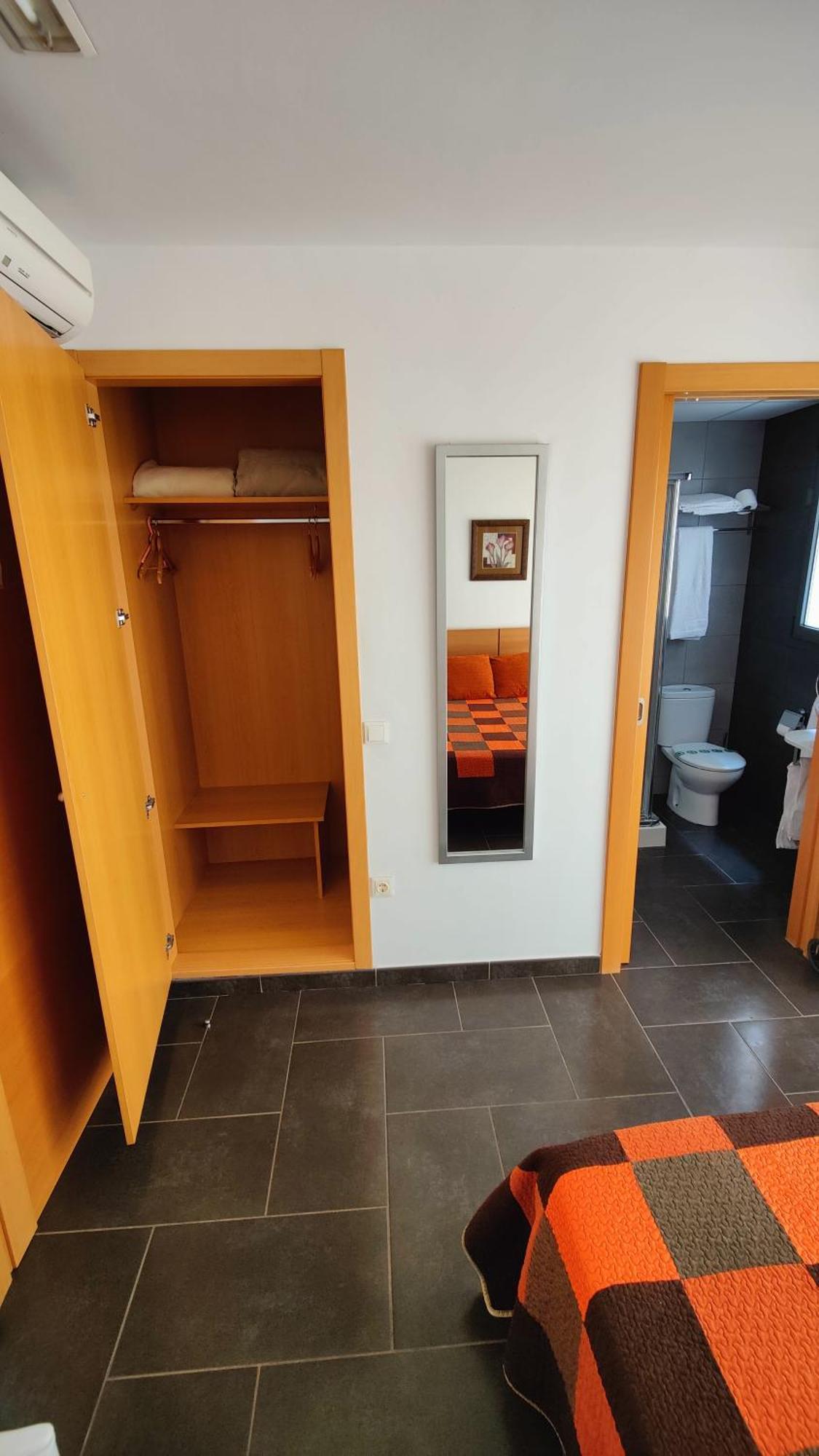 Hostal Manel Пінеза-да-Мар Екстер'єр фото