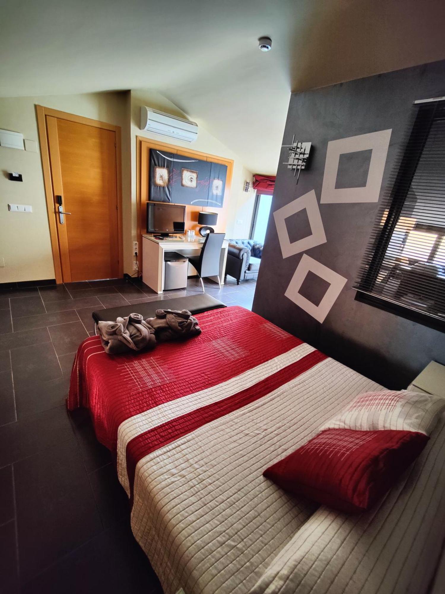 Hostal Manel Пінеза-да-Мар Екстер'єр фото