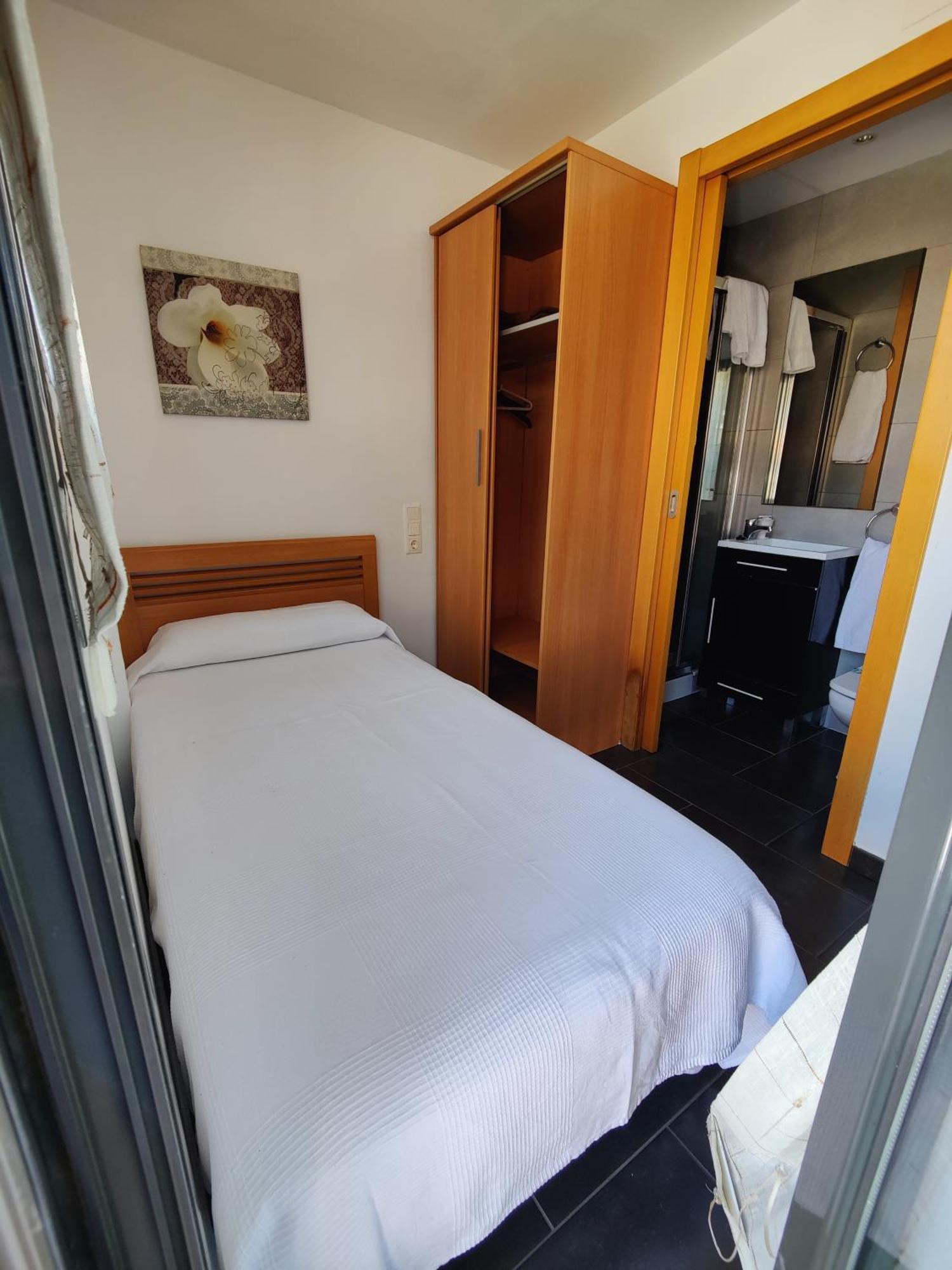 Hostal Manel Пінеза-да-Мар Номер фото